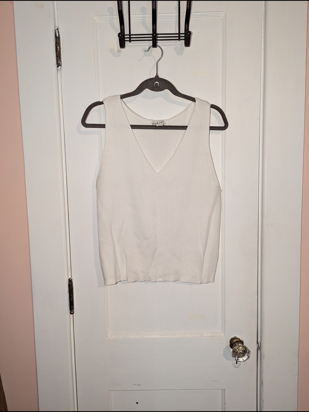 AVA & VIV White Ribbed V-Neck Tank Top